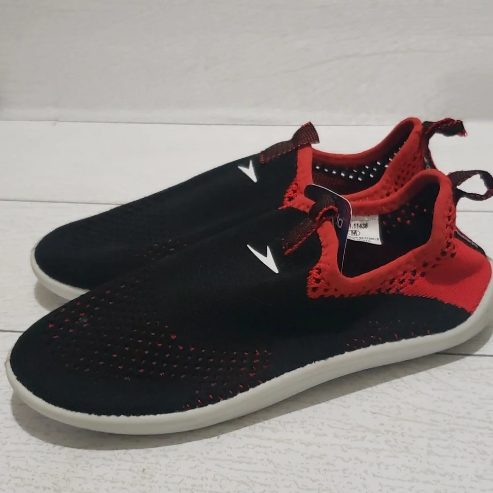 Speedo M 2/3 boys water beach swimming shoes